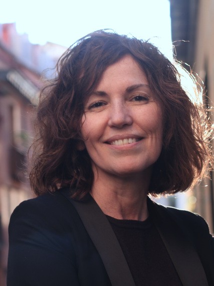 Beatriz Caravaggio ha centrado su actividad artística y profesional en el campo del videoarte y el cine de no ficción. Su trabajo comprende videoinstalaciones, documentales de creación, fotografía y net.art.